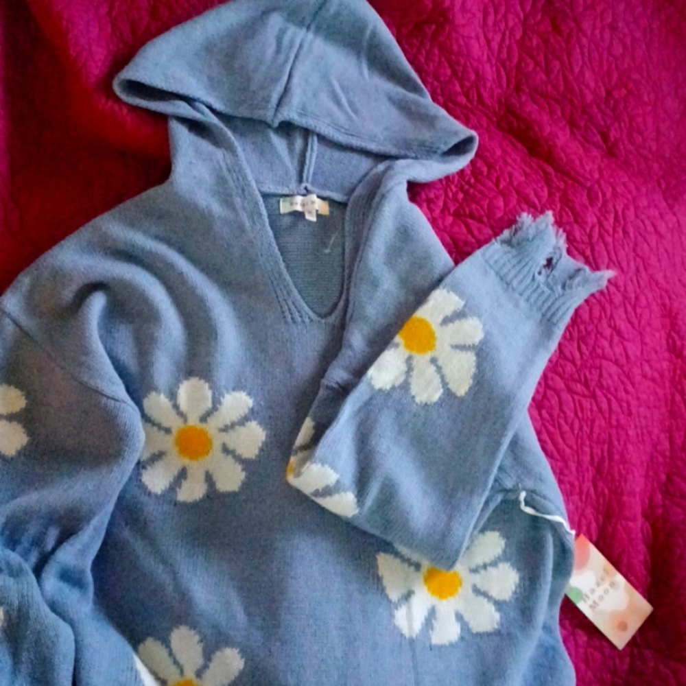 Sweater, size XL. light blue/WHT yellow flower